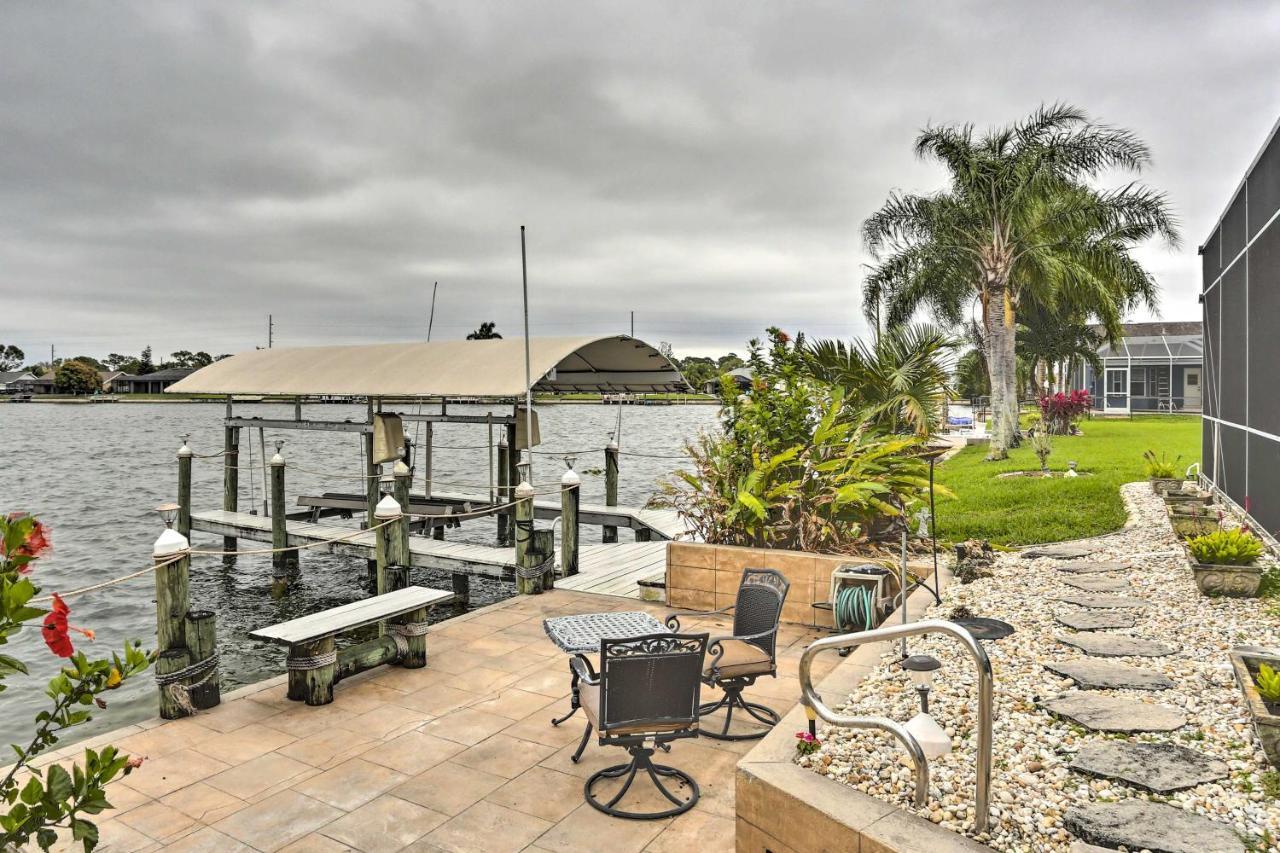 Lakefront Cape Coral Home With Private Pool And Dock! Exterior photo