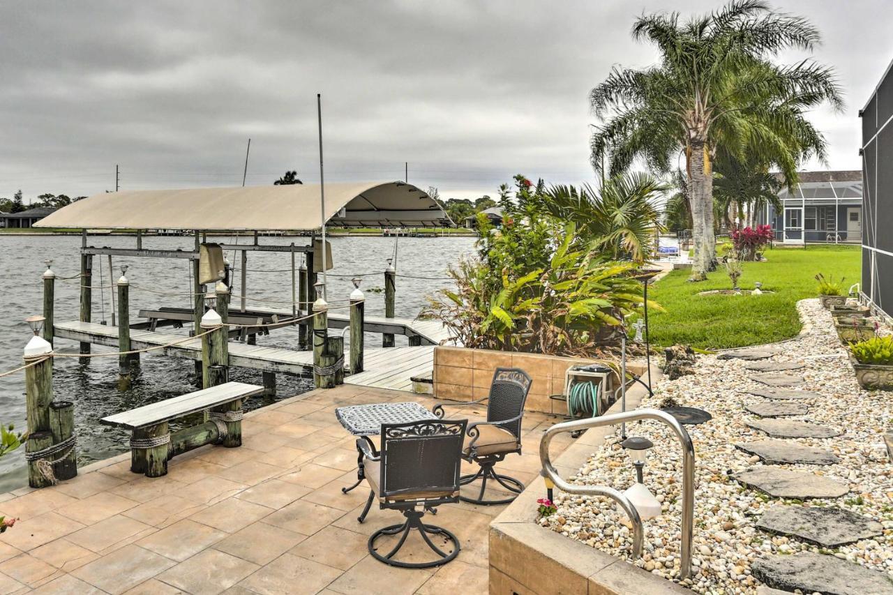 Lakefront Cape Coral Home With Private Pool And Dock! Exterior photo