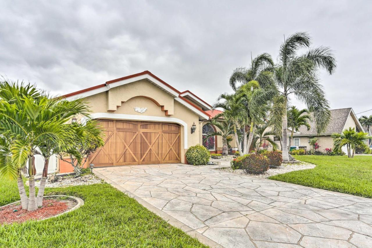 Lakefront Cape Coral Home With Private Pool And Dock! Exterior photo