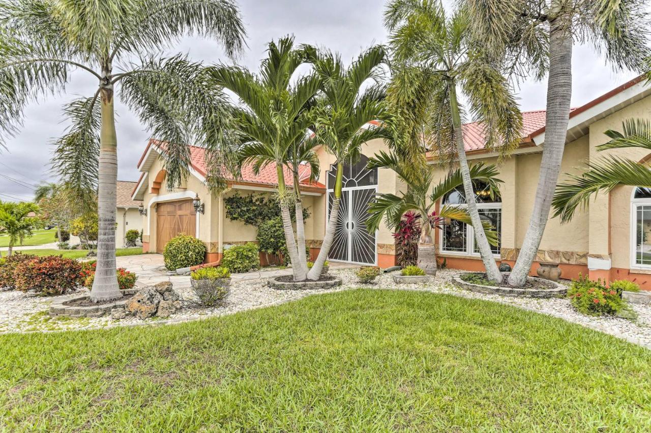 Lakefront Cape Coral Home With Private Pool And Dock! Exterior photo