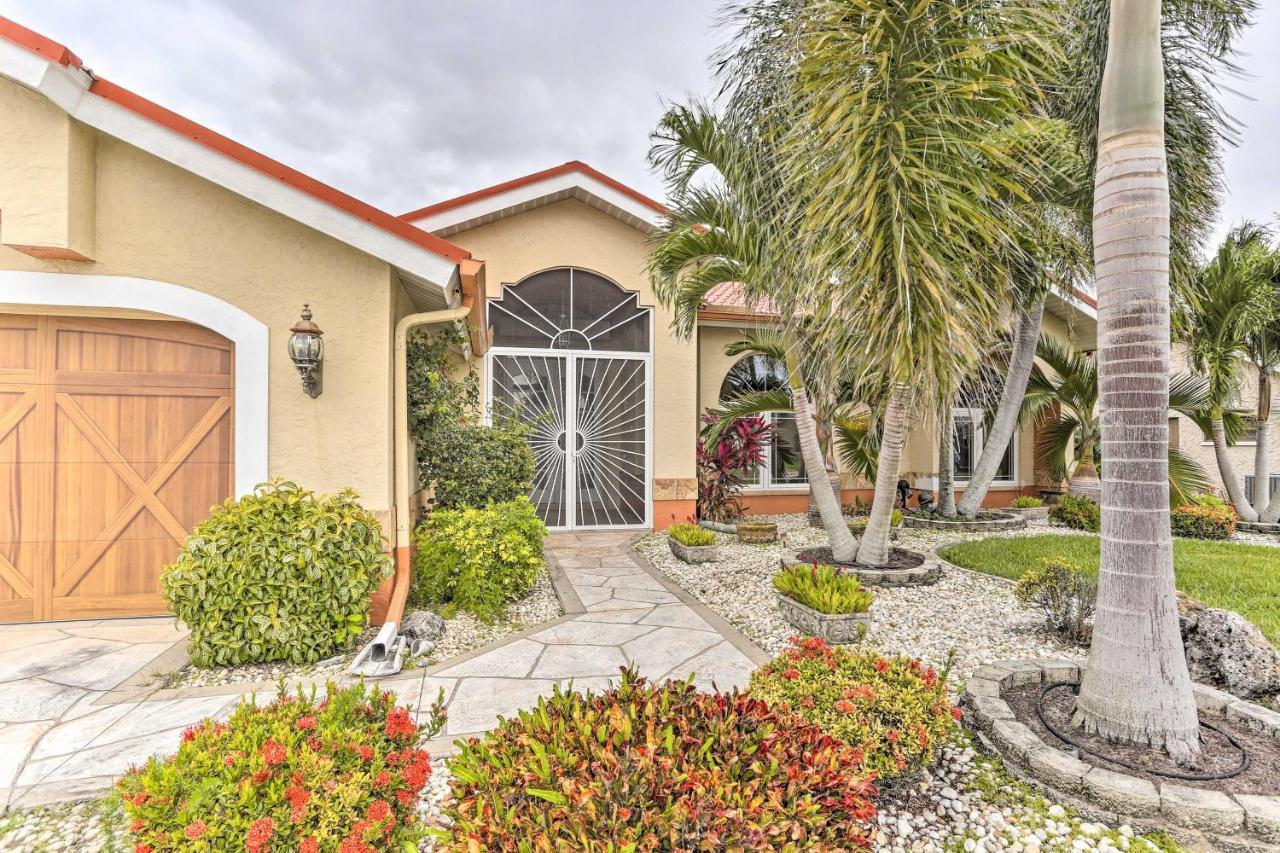 Lakefront Cape Coral Home With Private Pool And Dock! Exterior photo