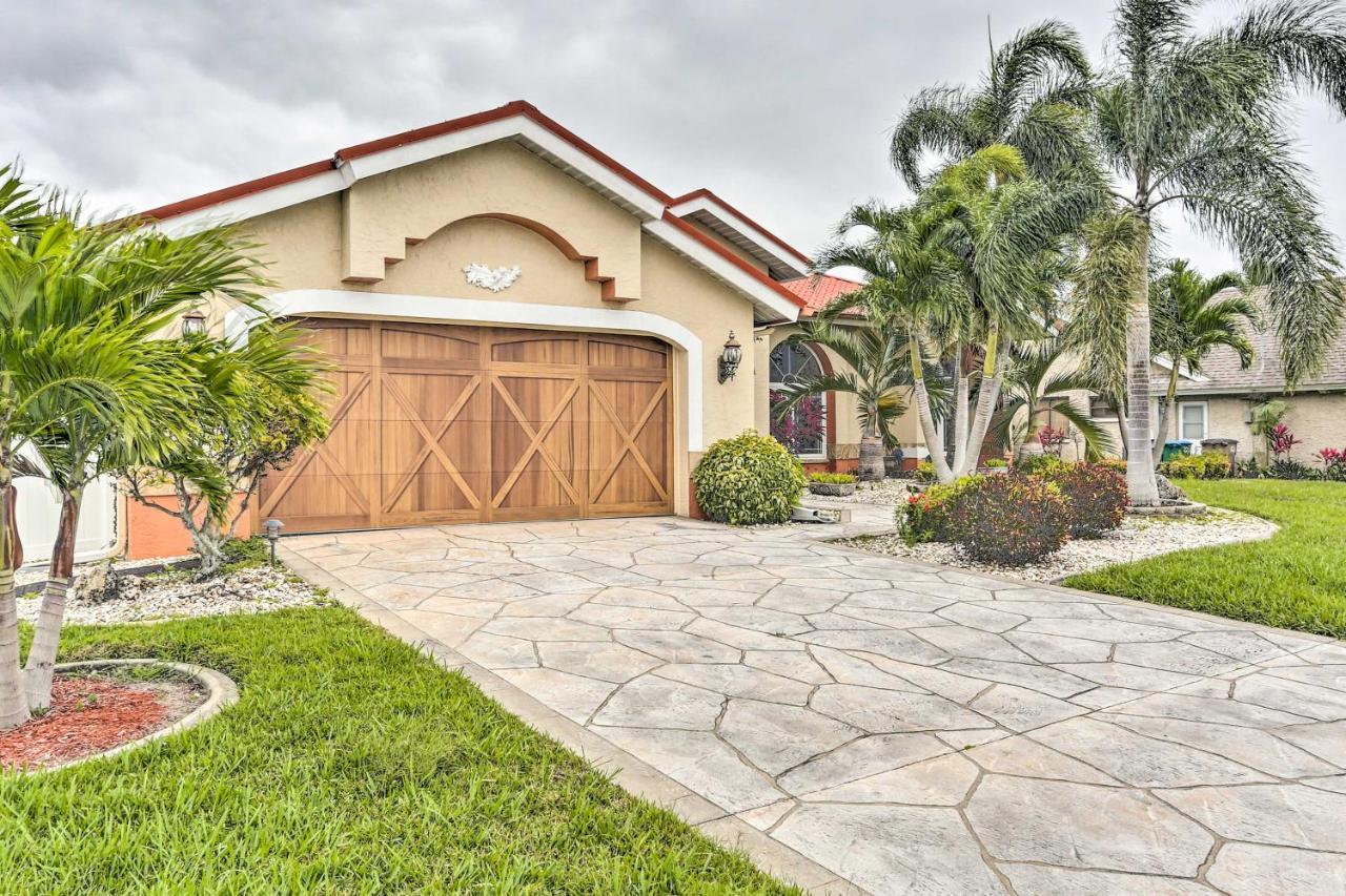 Lakefront Cape Coral Home With Private Pool And Dock! Exterior photo